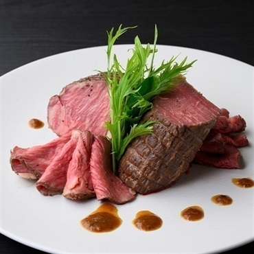 【お歳暮フェア2025】黒毛和牛ローストビーフ食べ比べセット(ロース・モモ各300g)＜リゾートトラストセレクション＞