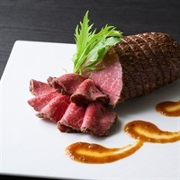 【お歳暮フェア2025】黒毛和牛ローストビーフ(モモ300g)＜リゾートトラストセレクション＞
