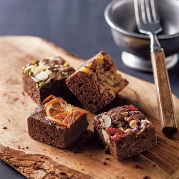 【お歳暮フェア2025】ホシフルーツ ナッツとドライフルーツの贅沢ブラウニー 12個＜リゾートトラストセレクション＞