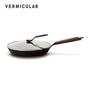 VERMICULAR(バーミキュラ)フライパン 28cm ウォールナット[ガラスリッドセット]＜リゾートトラストセレクション＞