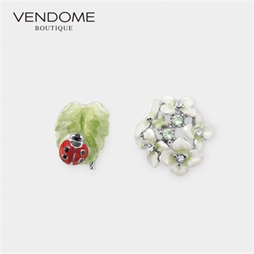 VENDOME BOUTIQUE紫陽花 & てんとう虫 ブローチ2点セット「VBRV6143  W2」＜リゾートトラストセレクション＞