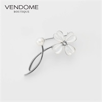 VENDOME BOUTIQUEシェルクローバー ブローチ「VBMV6234 MP」＜リゾート