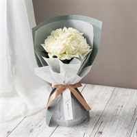 ホシファーム 届いた姿でそのまま飾れるスタンディング薔薇ブーケ 8本「ピュア」<リゾートトラストセレクション>