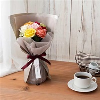 ホシファーム 届いた姿でそのまま飾れるスタンディング薔薇ブーケ 8本「カラフル」<リゾートトラストセレクション>