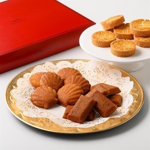 残りわずか】＜母の日限定ギフト＞カーネーション(5号鉢)・焼菓子