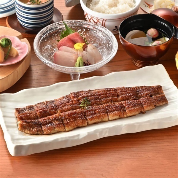 炭焼うな富士 【桐箱入】国産青うなぎ蒲焼(2尾)＜リゾートトラスト