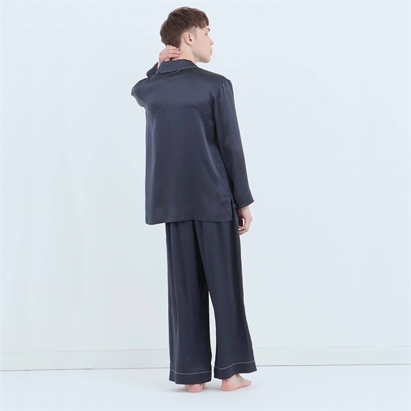 【新品未使用】Foo Tokyo 100% シルク　パジャマ ネイビー  L ミシュラン5つ星ホテル・世界No.1百貨店採用！【セットアップ】シルク