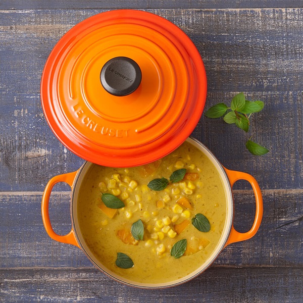 Le Creuset (ル・クルーゼ)シグニチャー ココット・ロンド 22cm オレンジ  (SSツマミ)「21177220902430」|食器・キッチン用品|Resorttrust Online Shop|リゾートトラストオンラインショップ