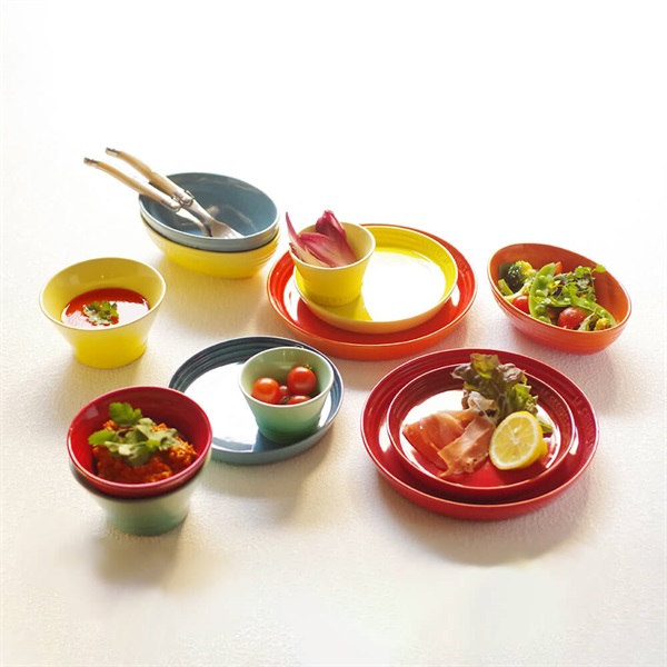 Le Creuset (ル・クルーゼ)オーバル・サービング・ボール 17cm (5個入り) レインボー「69266177849014  」|食器・キッチン用品|Resorttrust Online Shop|リゾートトラストオンラインショップ