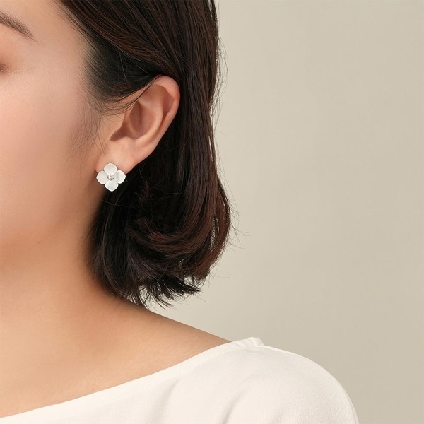 VENDOME BOUTIQUEシェルフラワー ピアス「VBMA3001 UW」＜リゾート