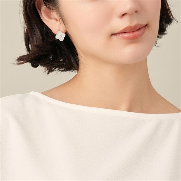 VENDOME BOUTIQUEシェルフラワー ピアス「VBMA3001 UW」＜リゾート