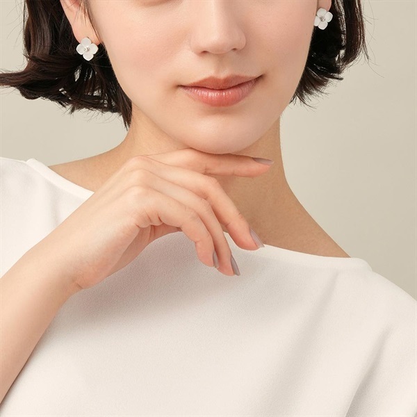 VENDOME BOUTIQUEシェルフラワー ピアス「VBMA3001 UW」＜リゾート