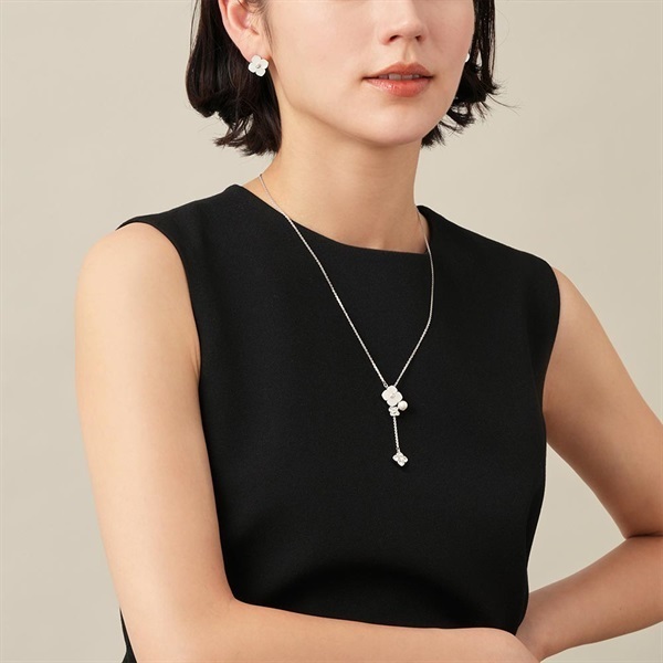 VENDOME BOUTIQUEシェルフラワー ピアス「VBMA3001 UW」＜リゾート