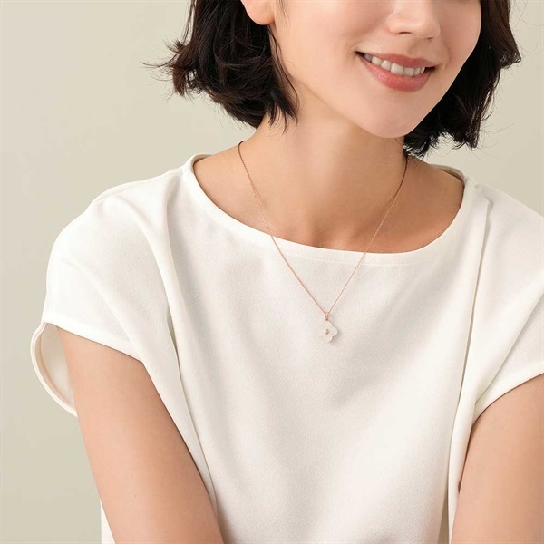 VENDOME BOUTIQUEシェルフラワー リバーシブルネックレス