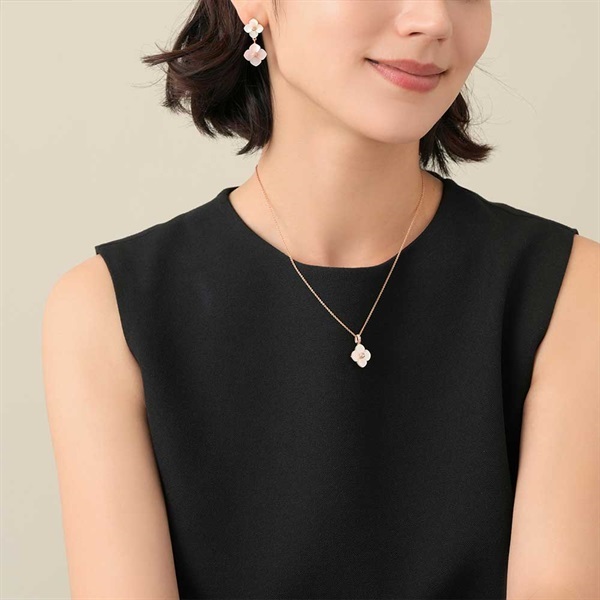 VENDOME BOUTIQUEシェルフラワー リバーシブルネックレス